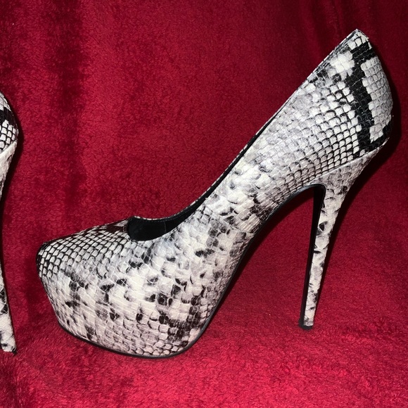 STEVE MADDEN Ultra-high Heels Snakeskin (faux) Gorgeous! - Picture 9 of 10